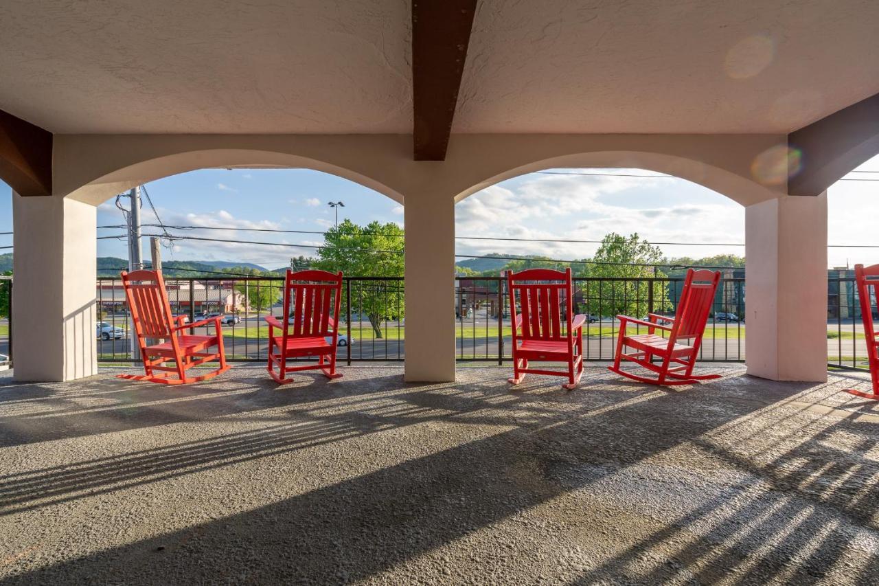 Americana Inn A Travelodge By Wyndham Pigeon Forge Exteriör bild